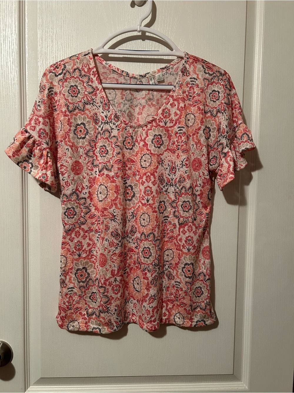 NWOT Cato Coral Multi Floral V-Neck Short Sleeve Top